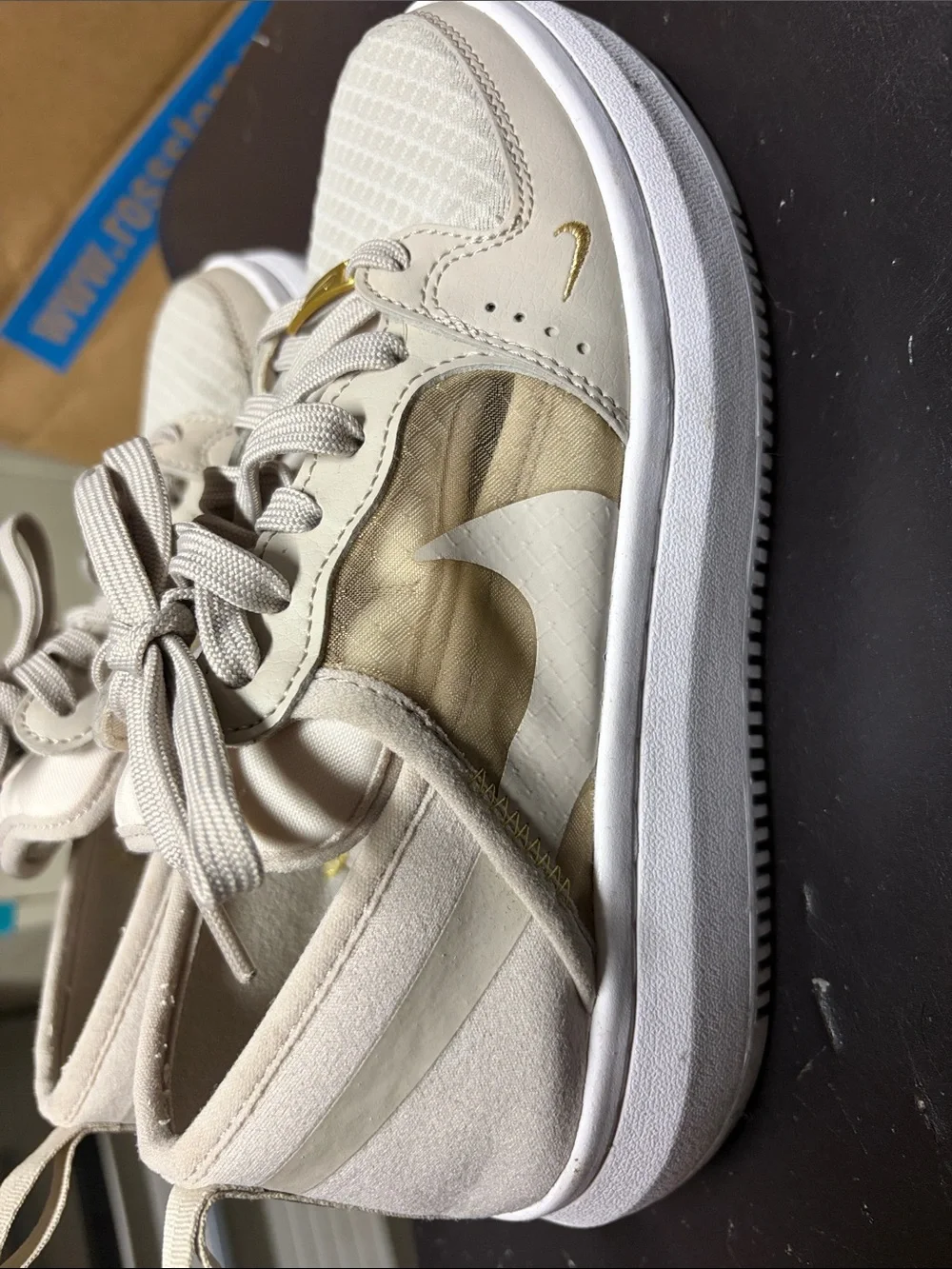 Nike Kids Low-Top Sneakers in Cream and White